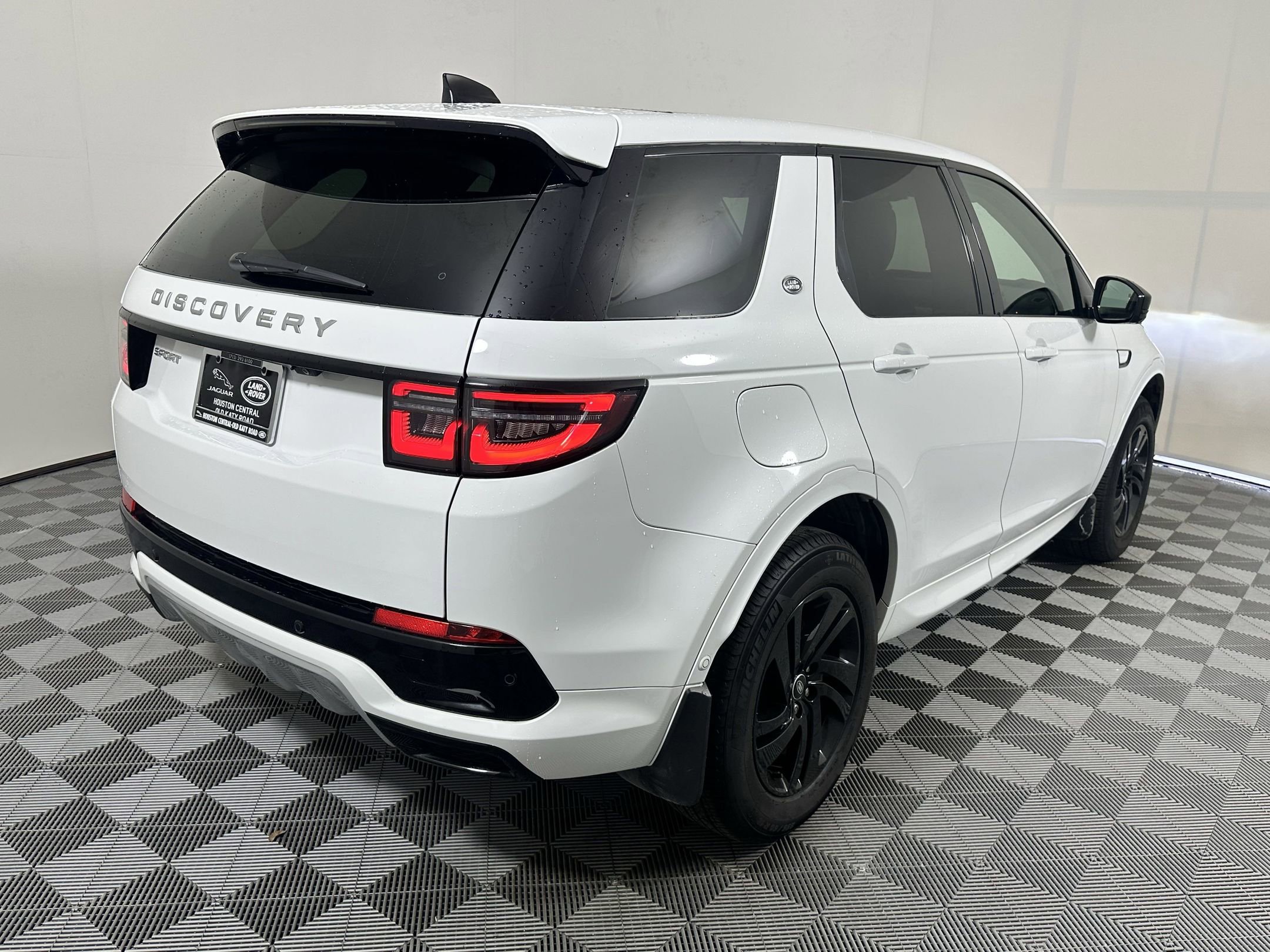 Certified 2025 Land Rover Discovery Sport S image 7