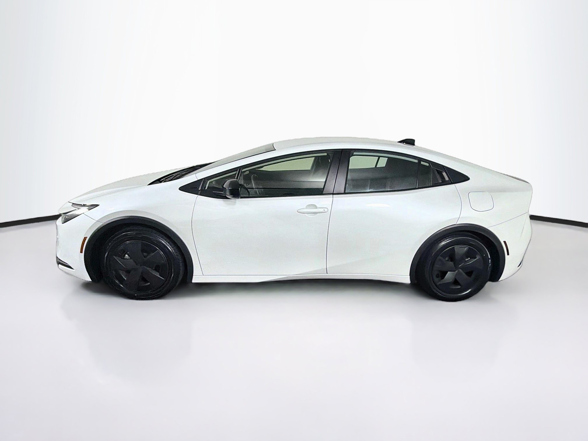 Used 2026 Toyota Prius LE FWD image 4