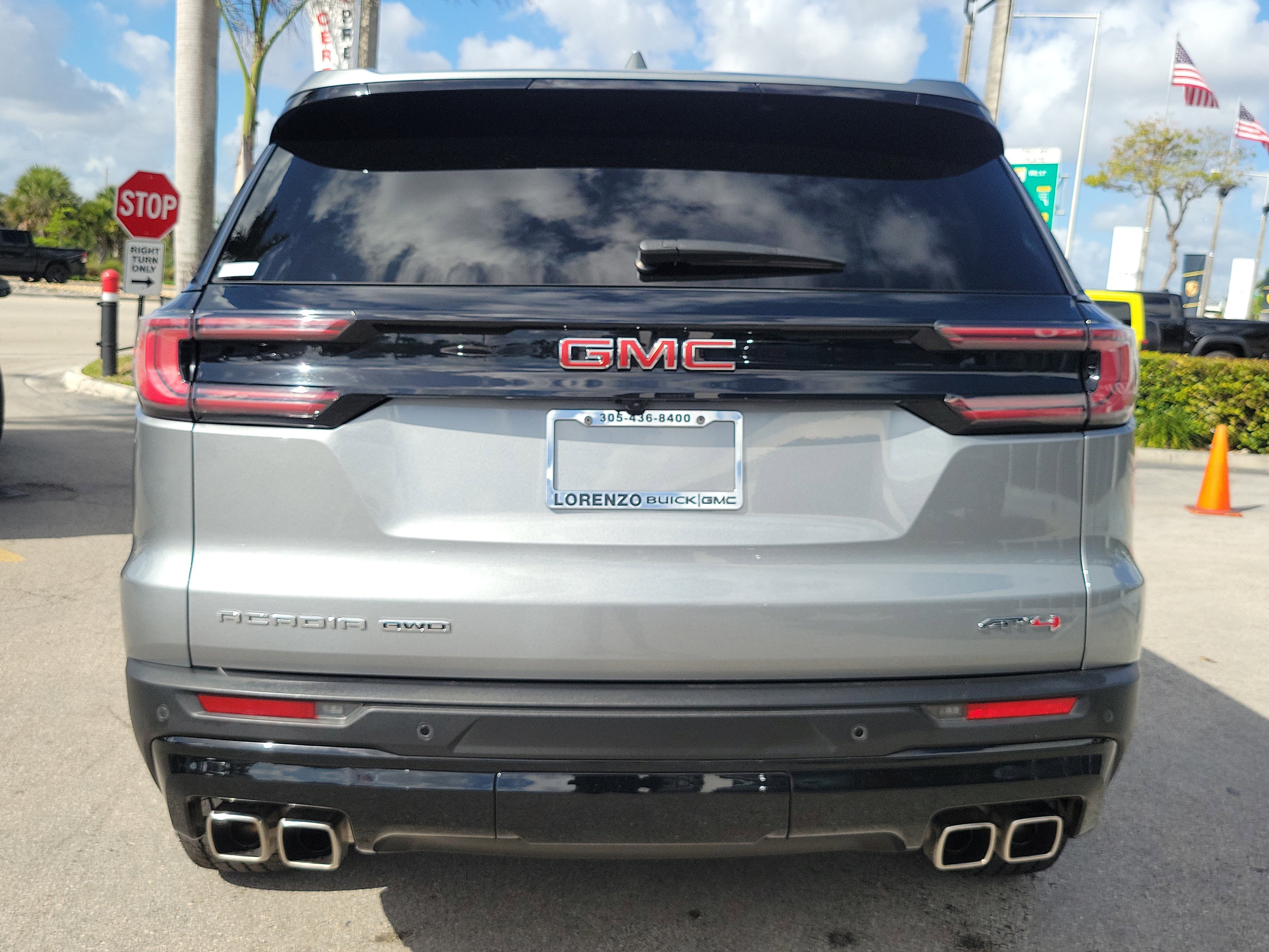 Used 2024 GMC Acadia AT4 w/ Luxury Package image 6