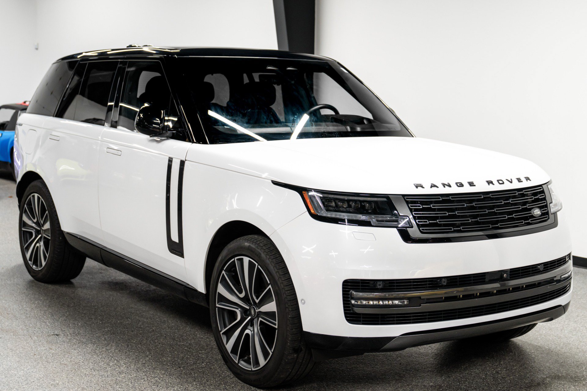 Used 2024 Land Rover Range Rover Autobiography AWD/4WD image 3