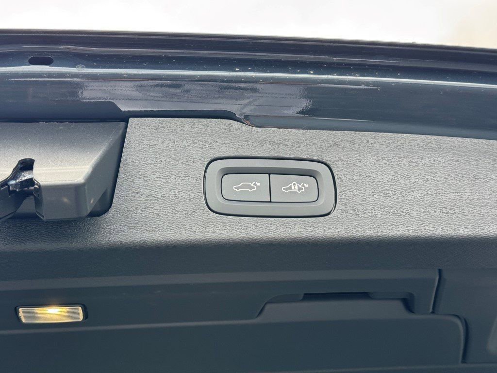 New 2026 Volvo V60 B5 Cross Country Plus w/ Protection Package Premier image 16