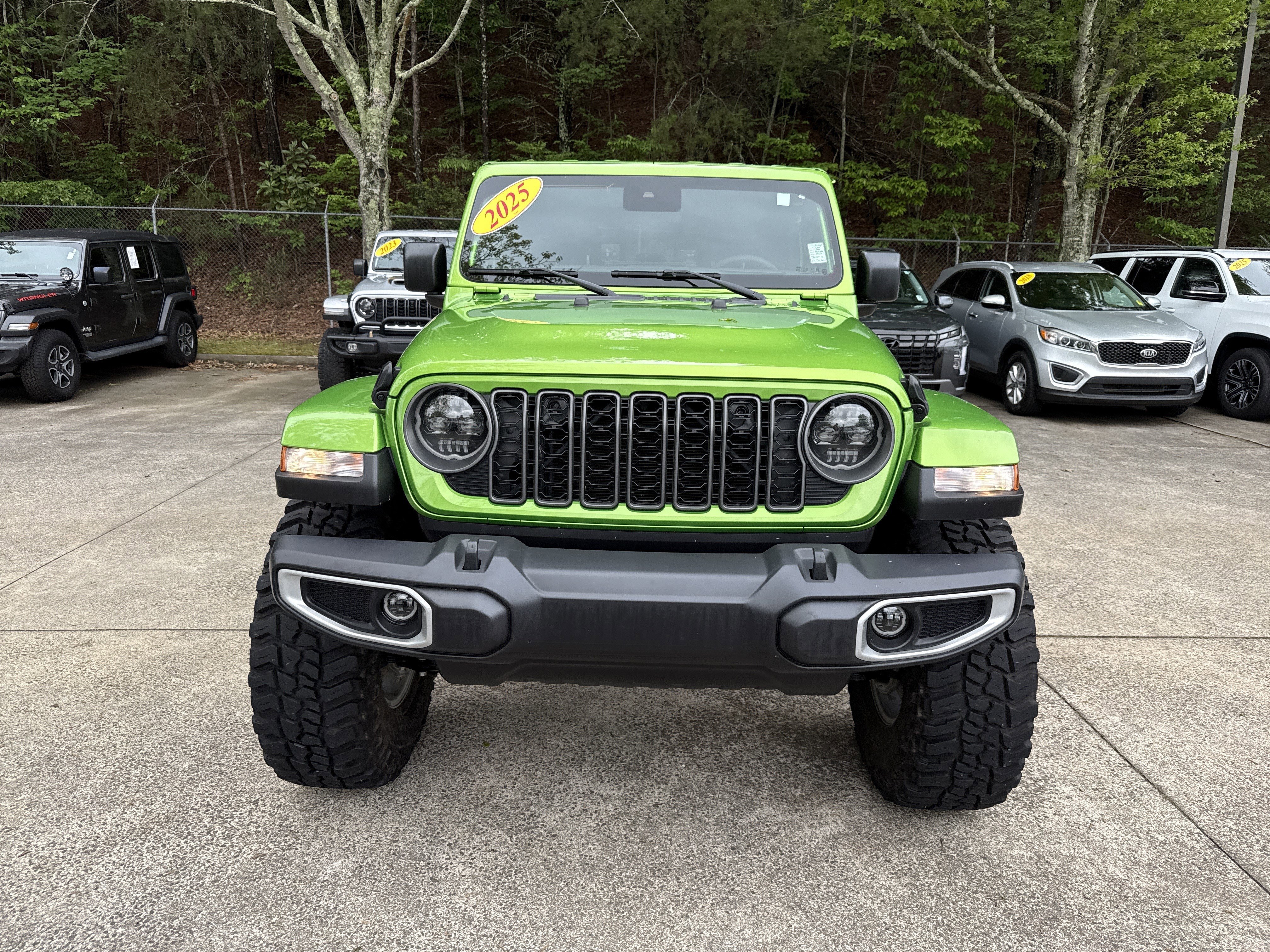 Used 2025 Jeep Gladiator Sport AWD/4WD image 2