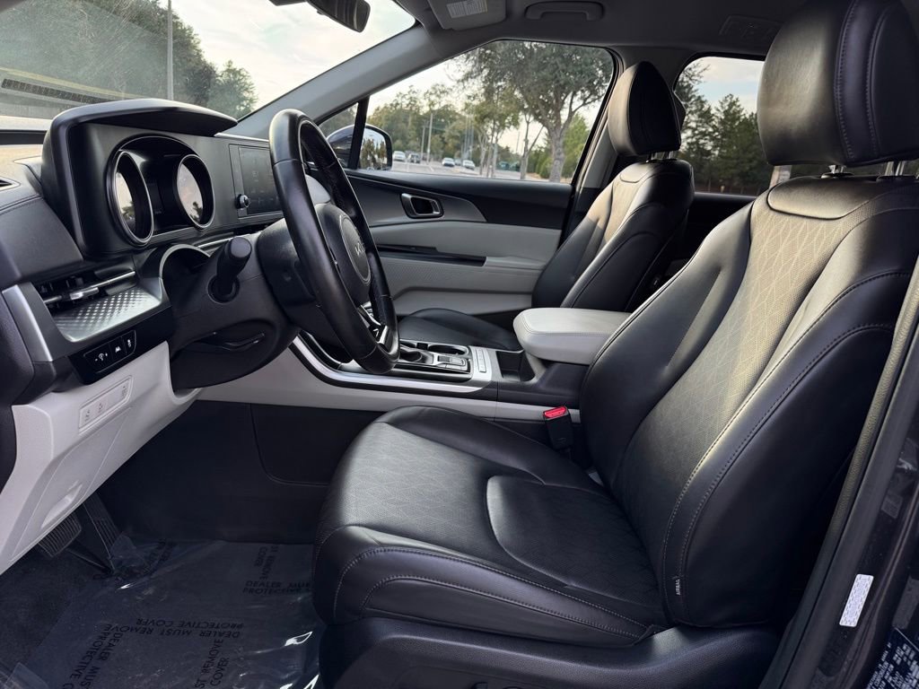 Used 2024 Kia Carnival LX image 15