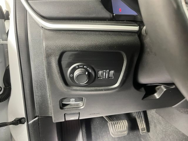 Used 2023 Jeep Grand Cherokee L Laredo AWD/4WD image 16