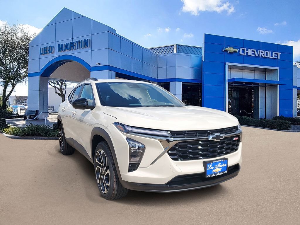 New 2026 Chevrolet Trax RS w/ Sunroof Package FWD image 2