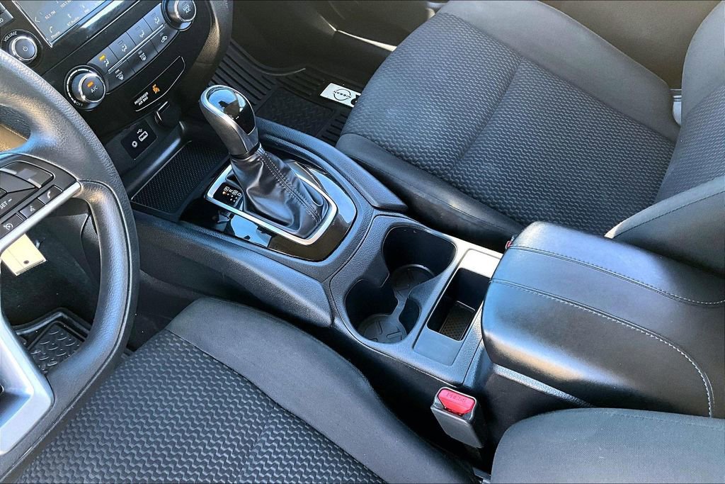 Used 2022 Nissan Rogue Sport S image 15