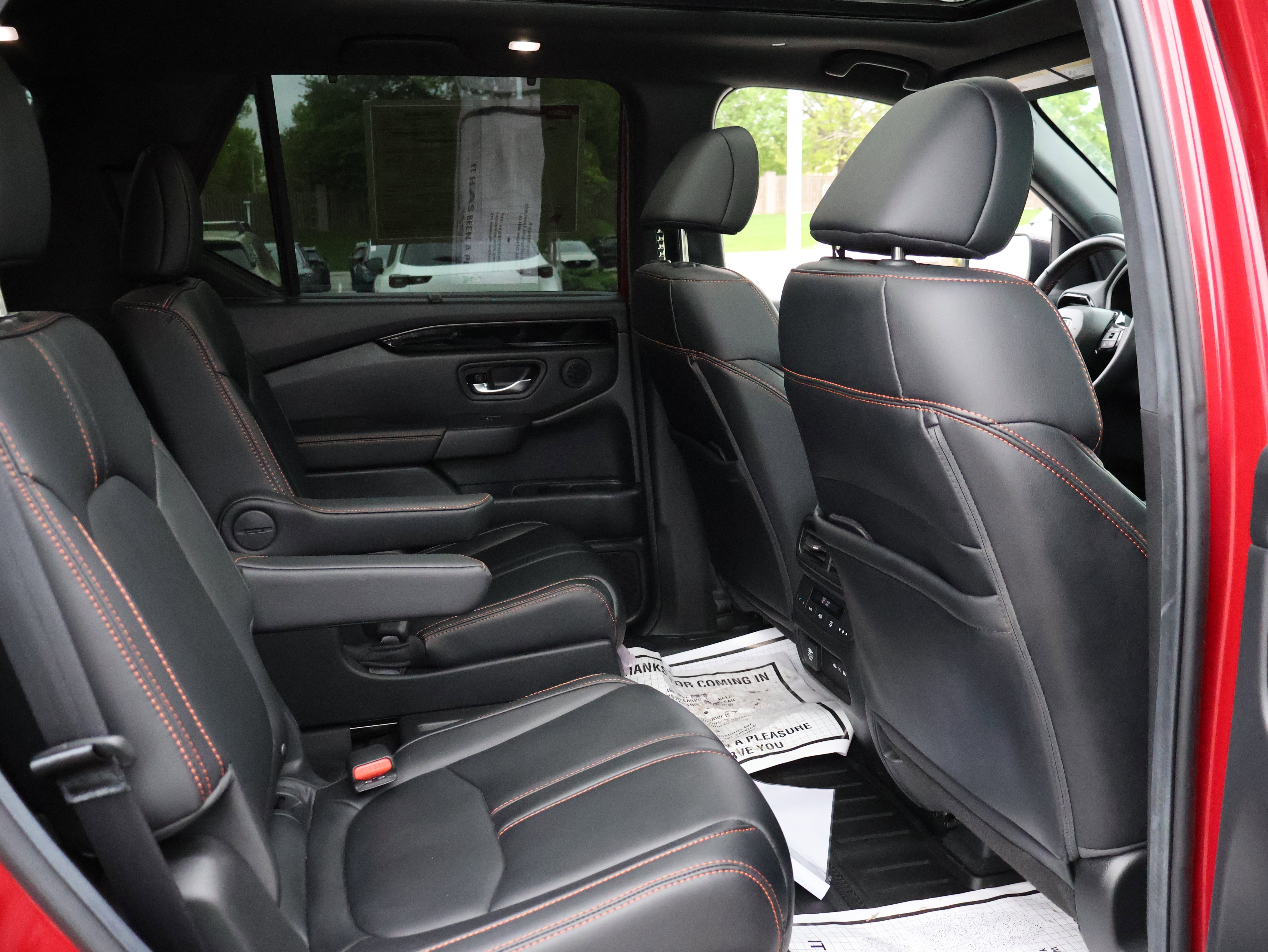Used 2025 Honda Pilot TrailSport image 11
