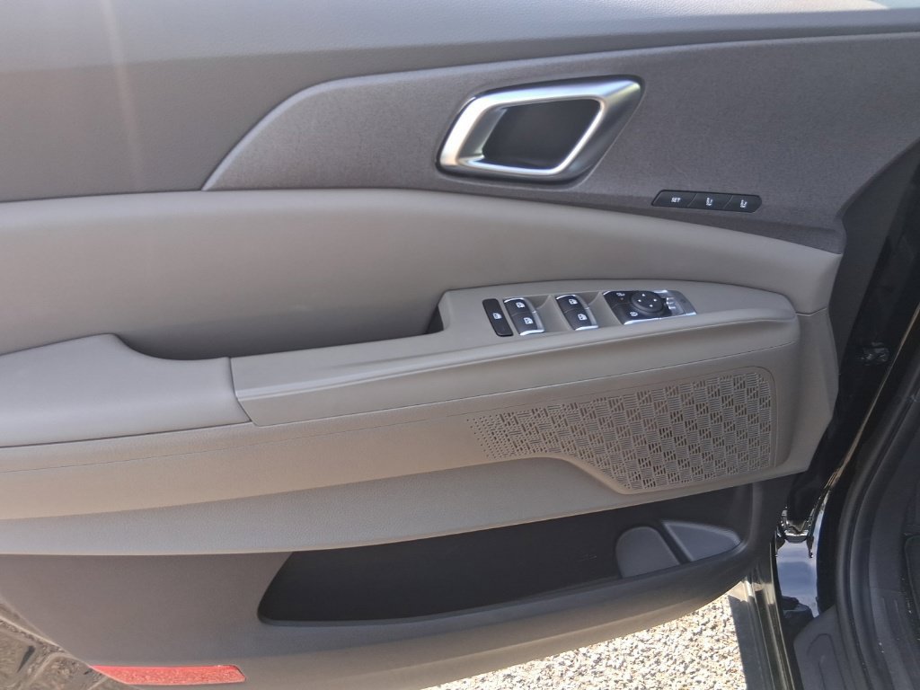 Certified 2026 Kia Carnival EX FWD image 10