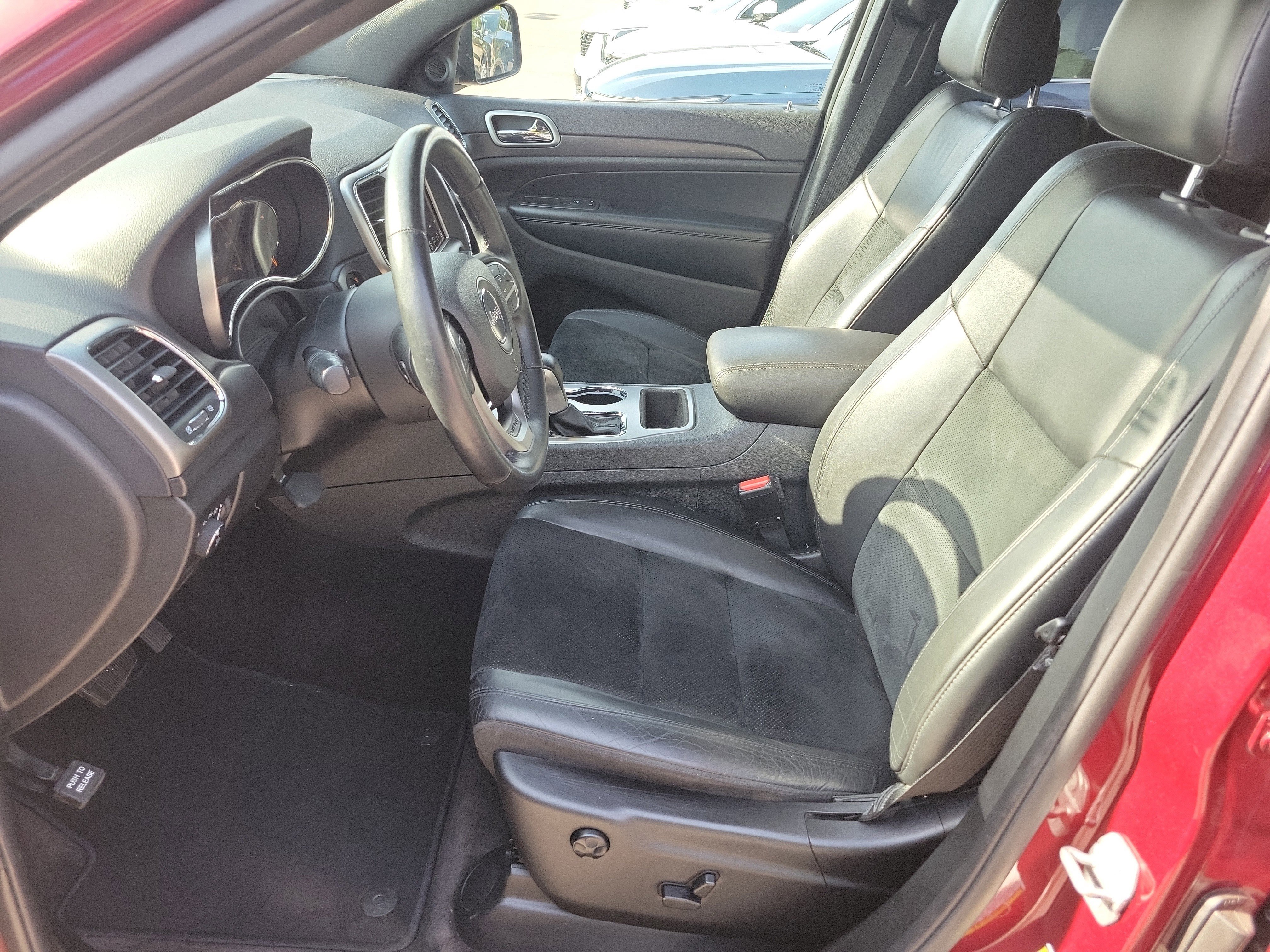 Used 2018 Jeep Grand Cherokee Altitude AWD/4WD image 21