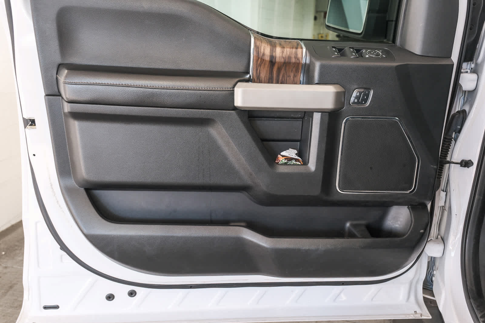 Used 2018 Ford F150 Lariat w/ Heavy-Duty Payload Package AWD/4WD image 23