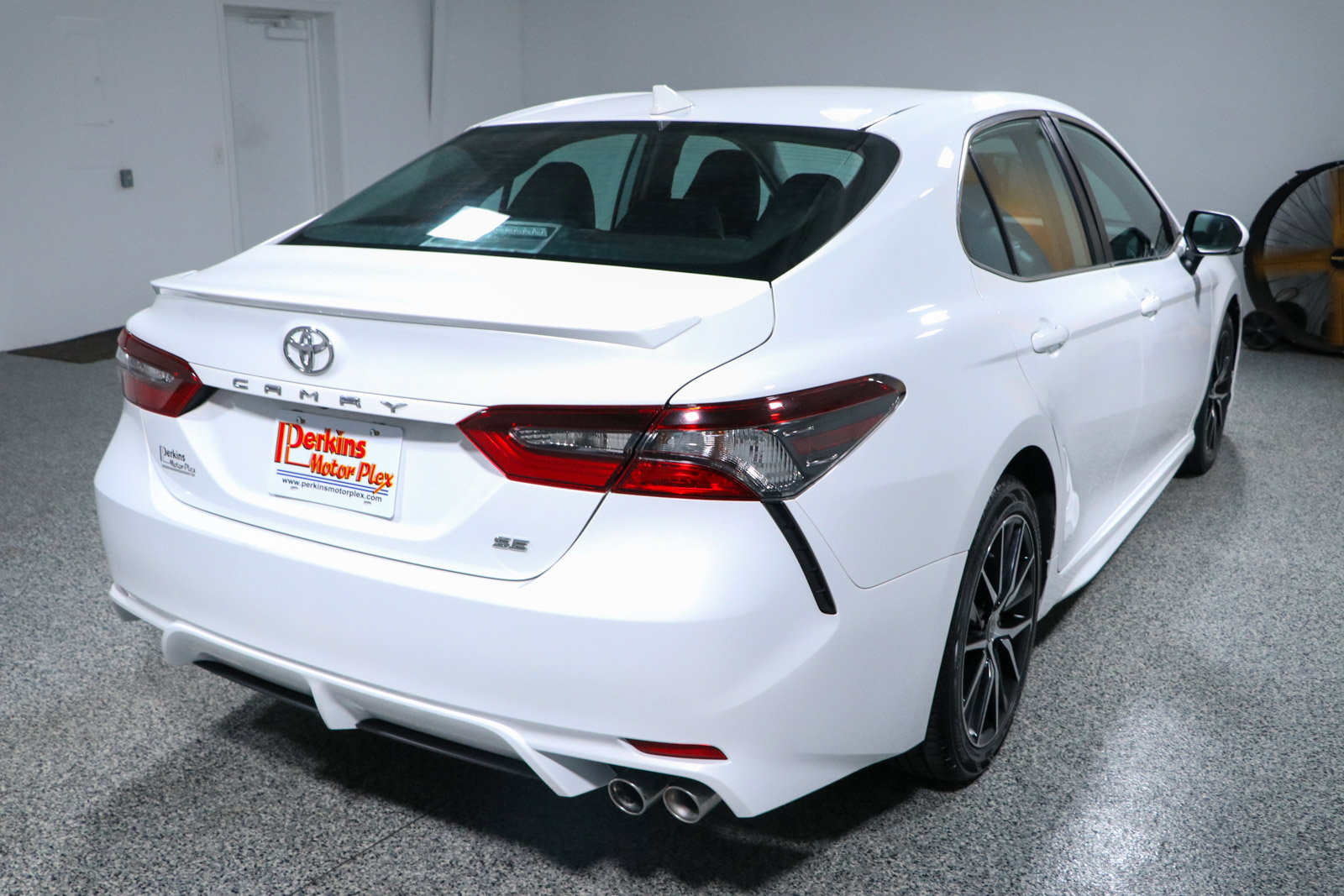 Used 2024 Toyota Camry SE FWD image 7