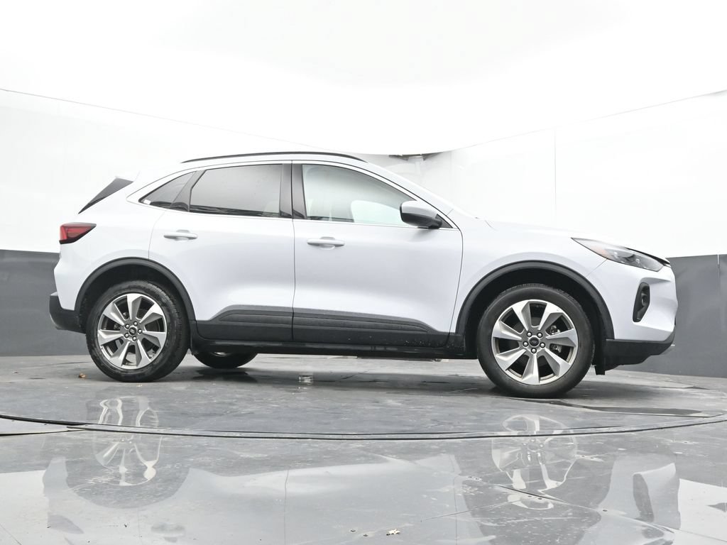 Used 2025 Ford Escape Platinum AWD/4WD image 24