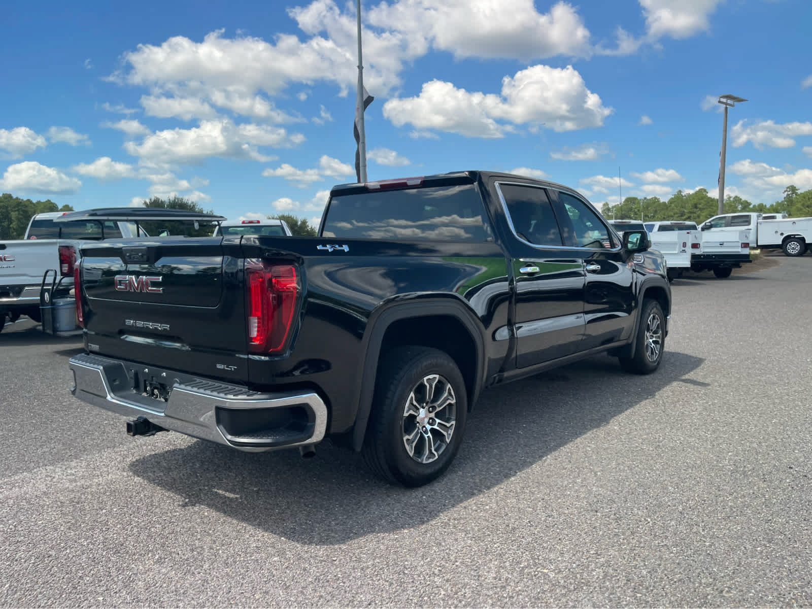 Used 2025 GMC Sierra 1500 SLT AWD/4WD image 5