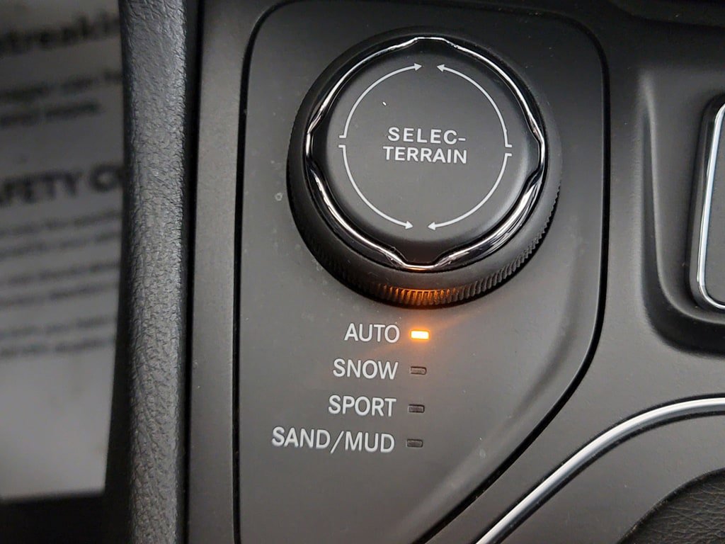 Used 2019 Jeep Cherokee Latitude Plus w/ Comfort/Convenience Group image 26
