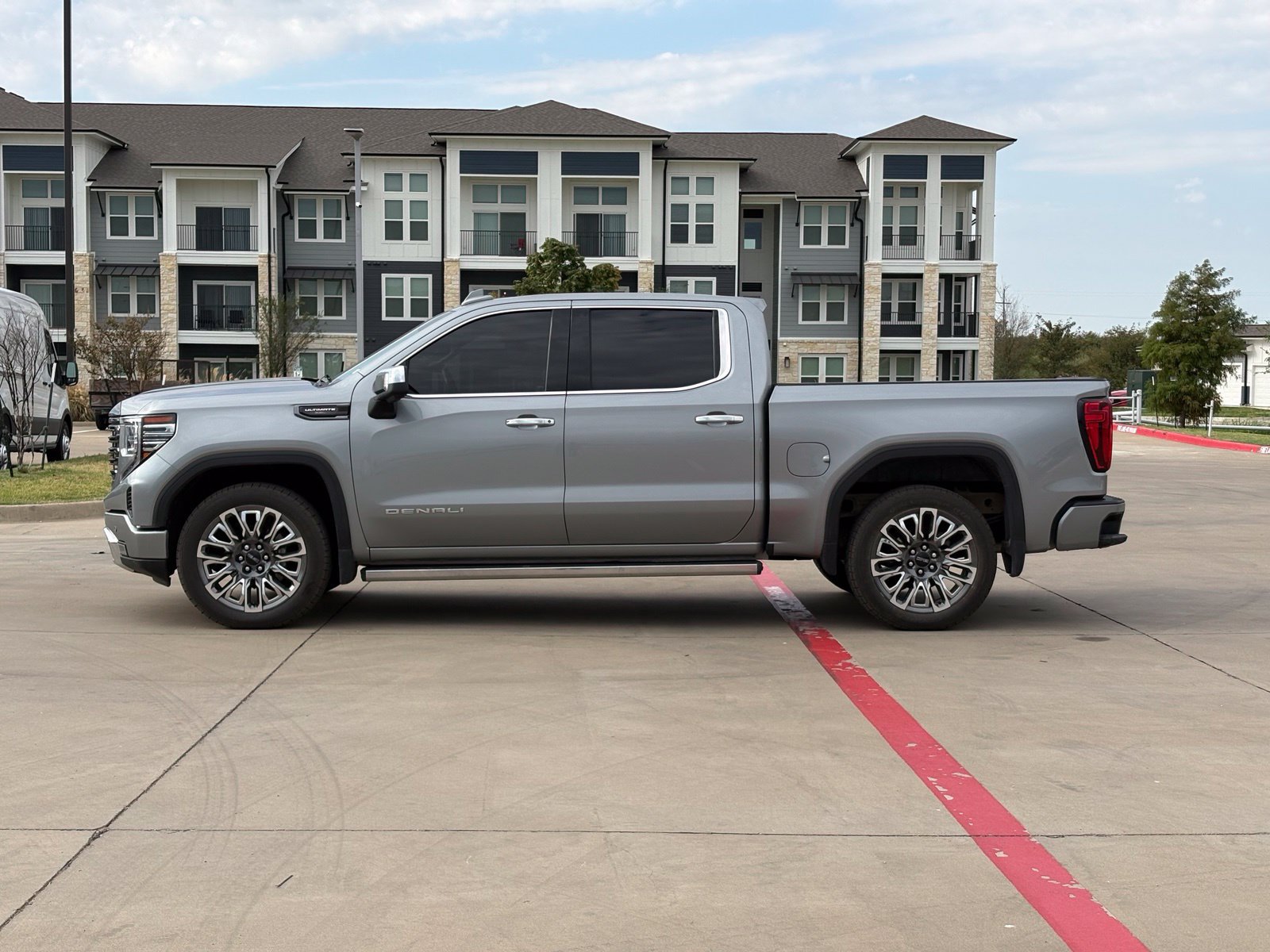 Certified 2024 GMC Sierra 1500 Denali Ultimate AWD/4WD image 4