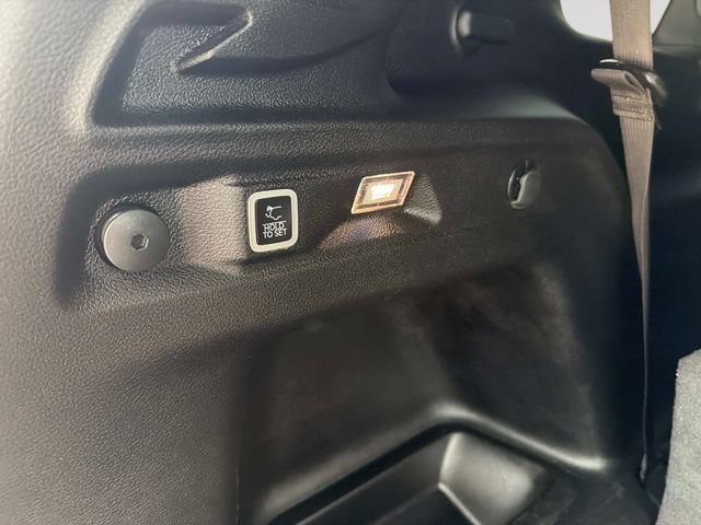 Used 2025 Jeep Grand Cherokee L Altitude AWD/4WD image 13