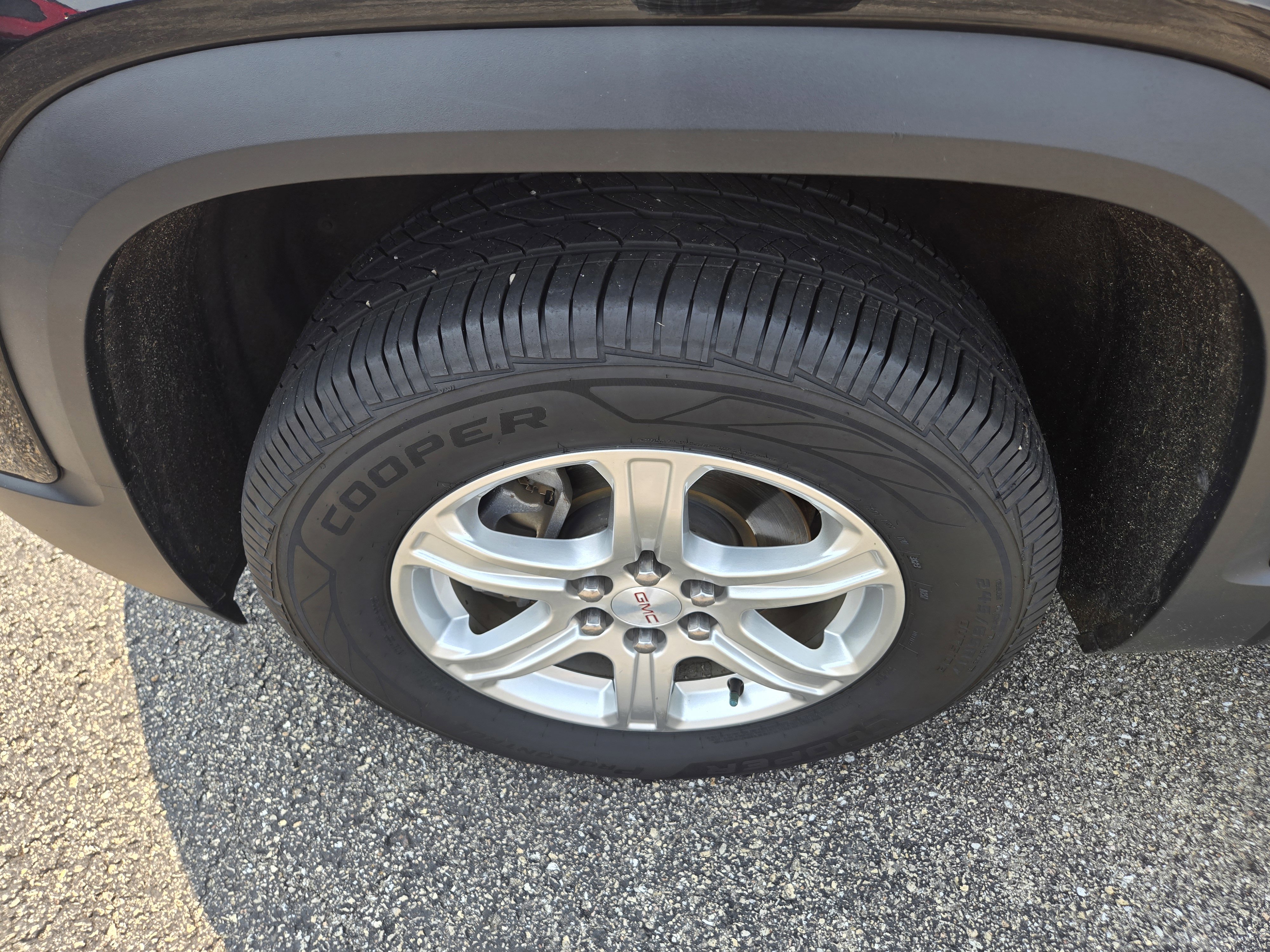 Used 2019 GMC Acadia SLE w/ LPO, Floor Liner Package image 10