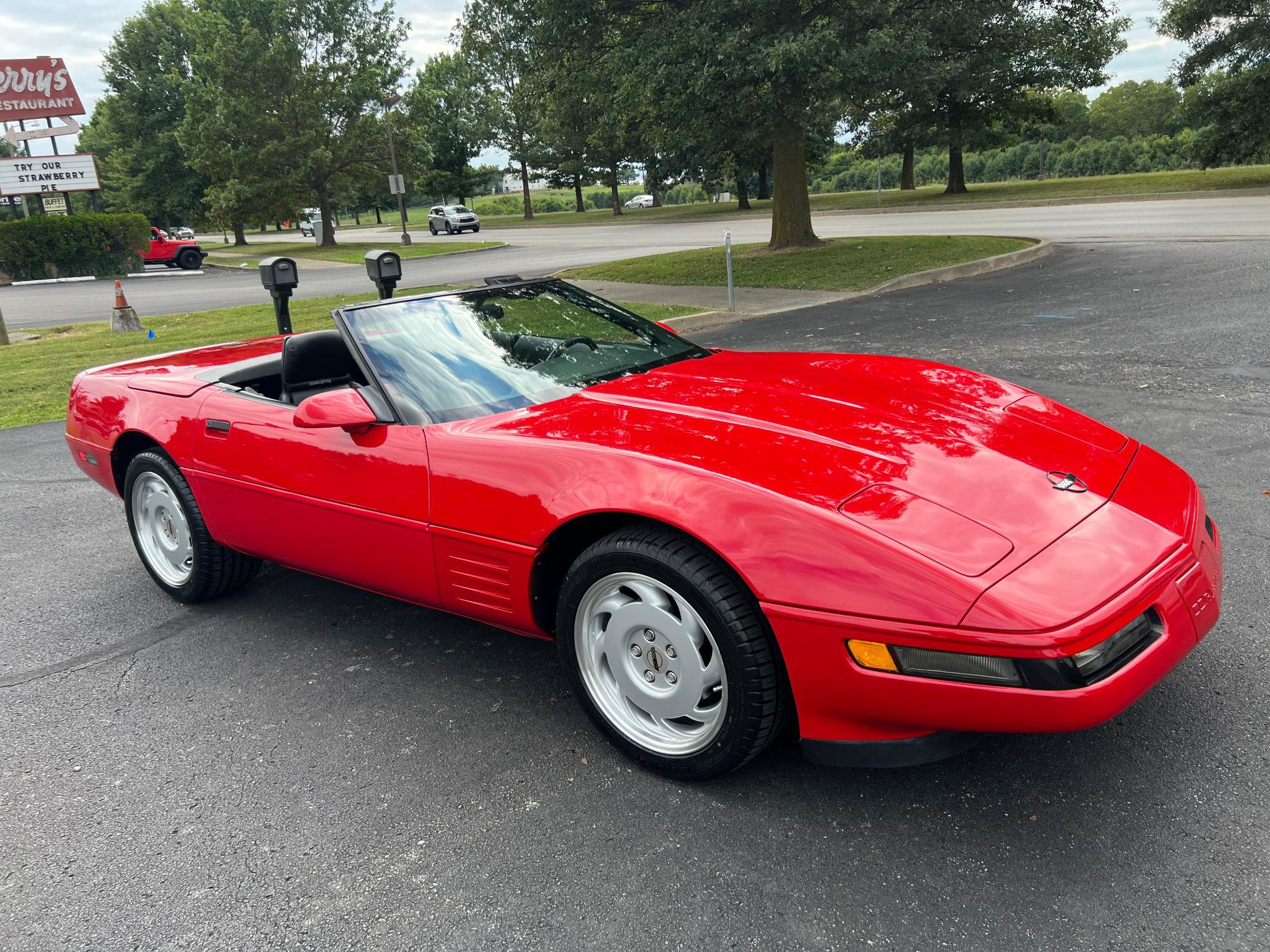 Used 1992 Chevrolet Corvette Convertible RWD image 11