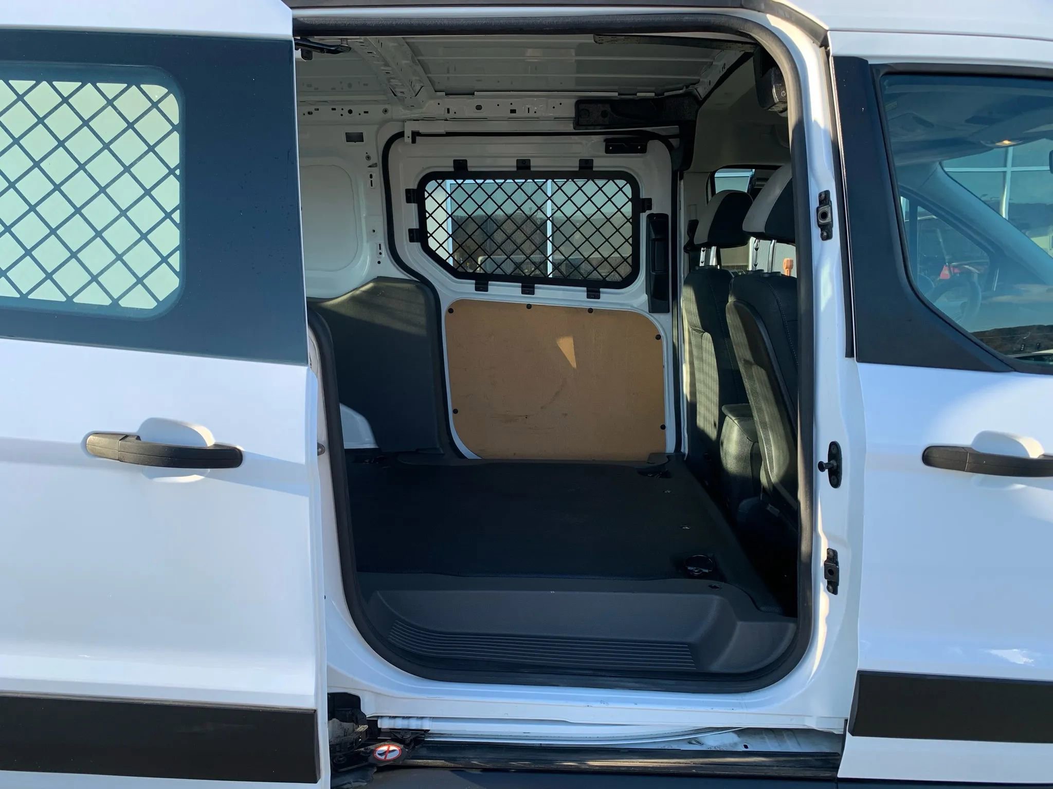 Used 2019 Ford Transit Connect XLT image 25