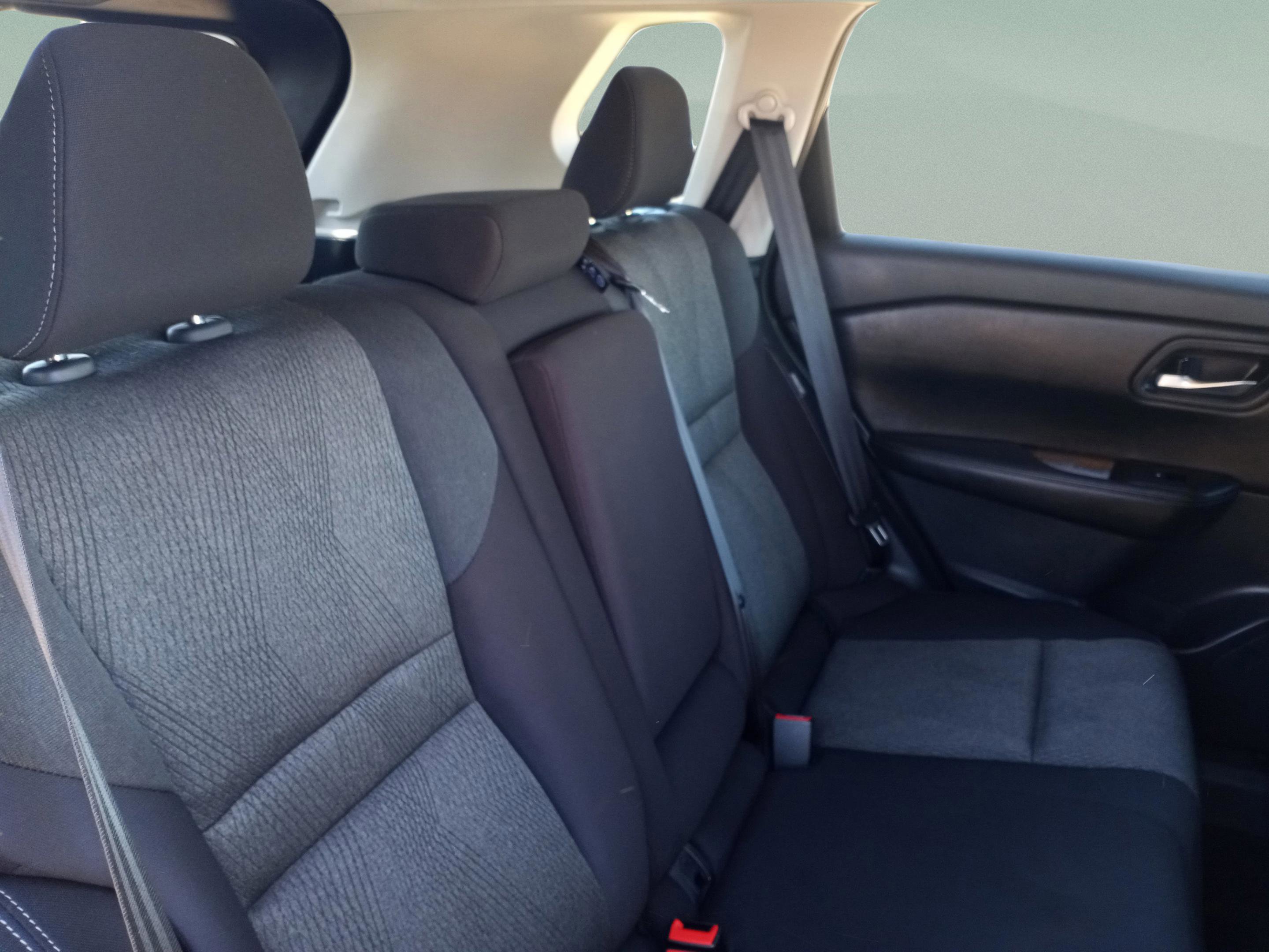 Used 2024 Nissan Rogue SV image 26