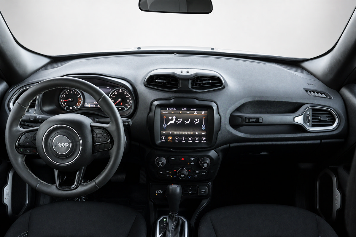 Used 2021 Jeep Renegade Latitude AWD/4WD image 19