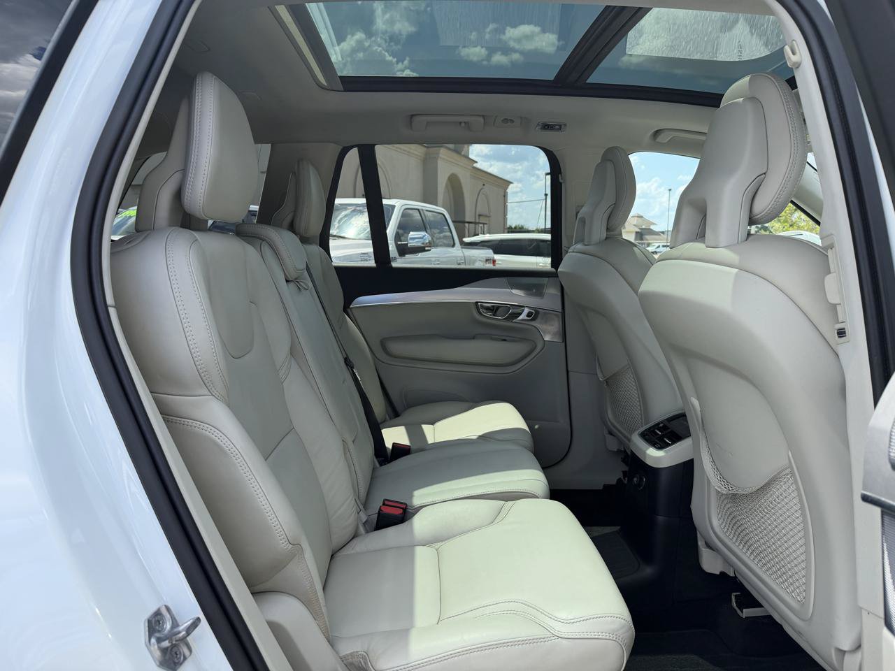 Used 2016 Volvo XC90 T8 Momentum w/ Vision Package AWD/4WD image 21