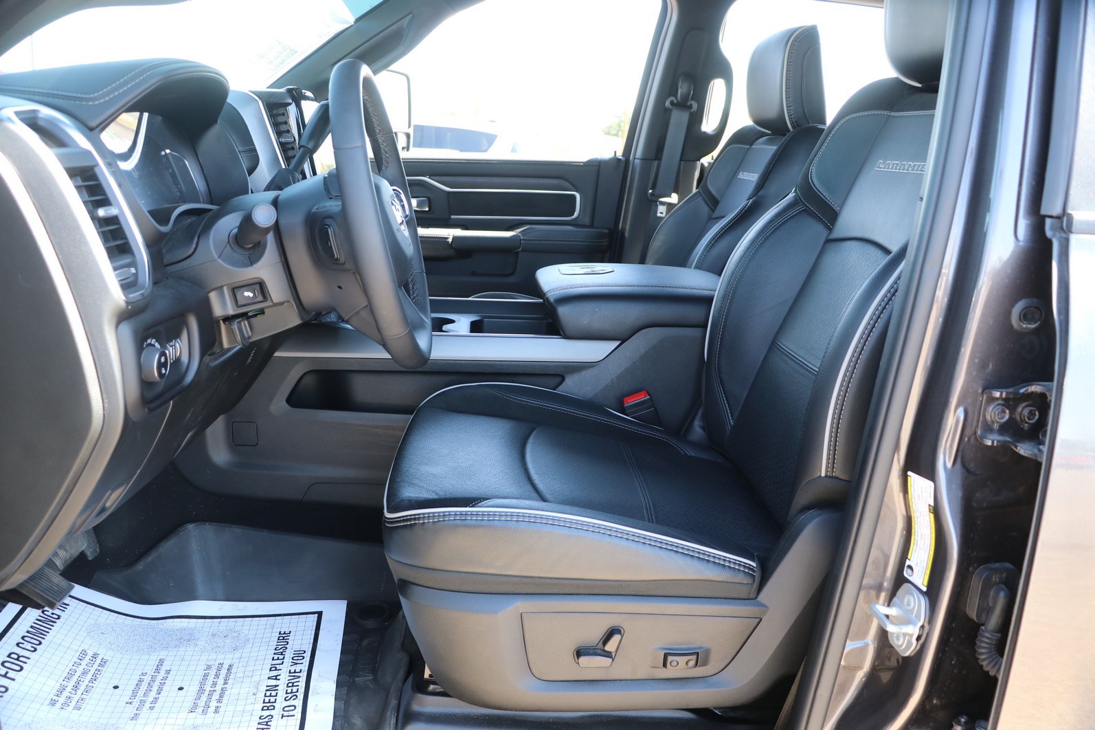 Used 2025 RAM 3500 Laramie AWD/4WD image 15