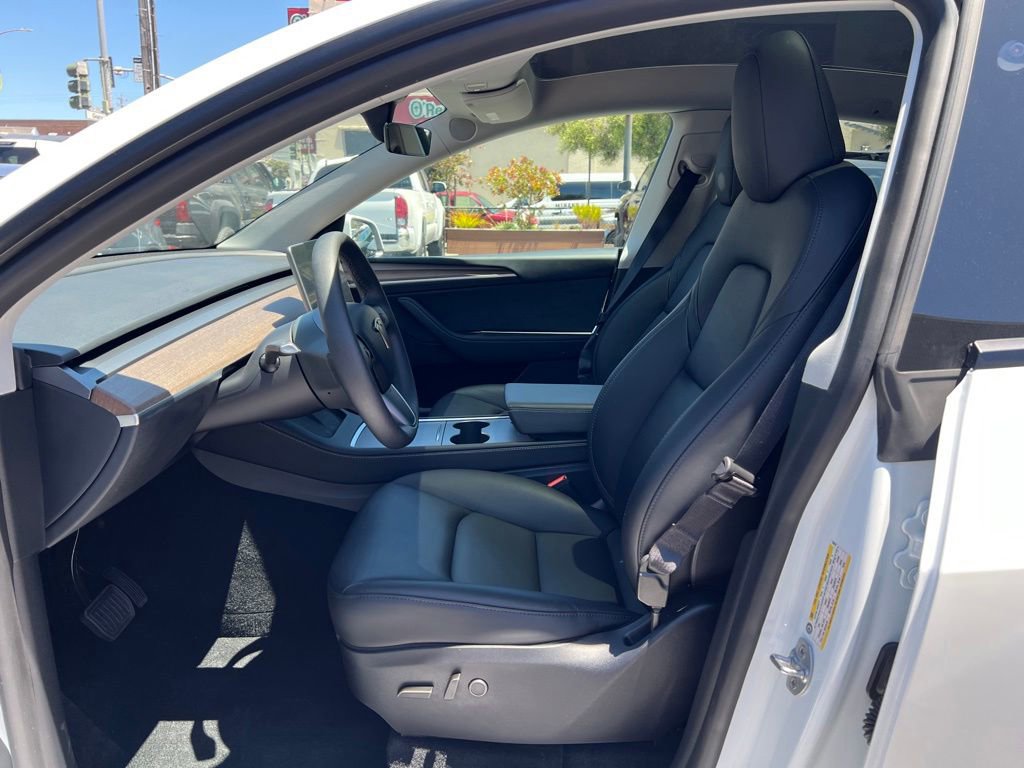Used 2024 Tesla Model Y Long Range AWD/4WD image 12