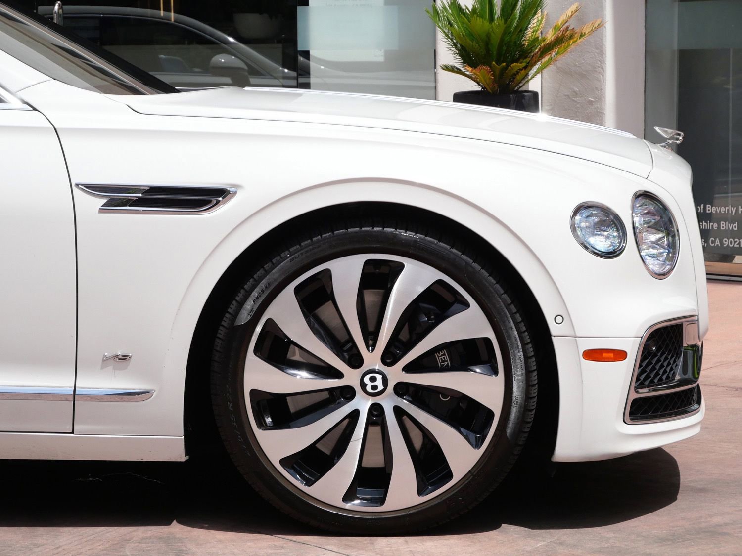 Used 2022 Bentley Flying Spur V8 AWD/4WD image 6
