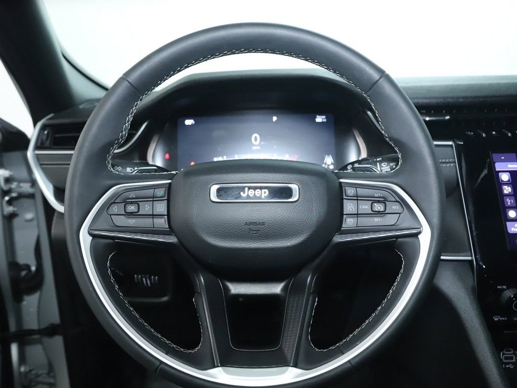 Used 2025 Jeep Grand Cherokee Laredo X image 22