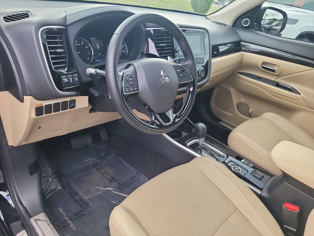Used 2018 Mitsubishi Outlander GT AWD/4WD image 22