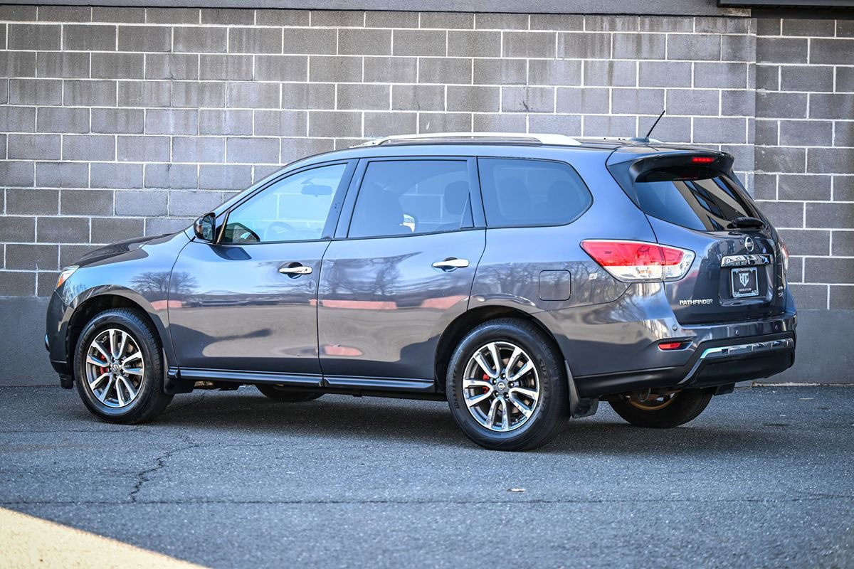 Used 2013 Nissan Pathfinder SV image 4