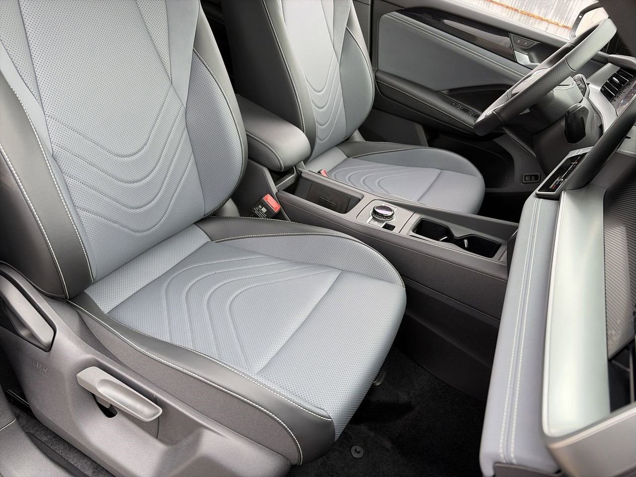 New 2026 Volkswagen Tiguan SE R-Line image 7