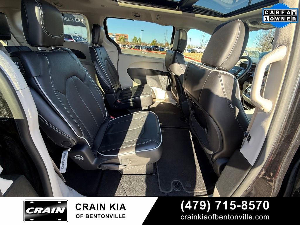Used 2023 Chrysler Pacifica Limited image 33