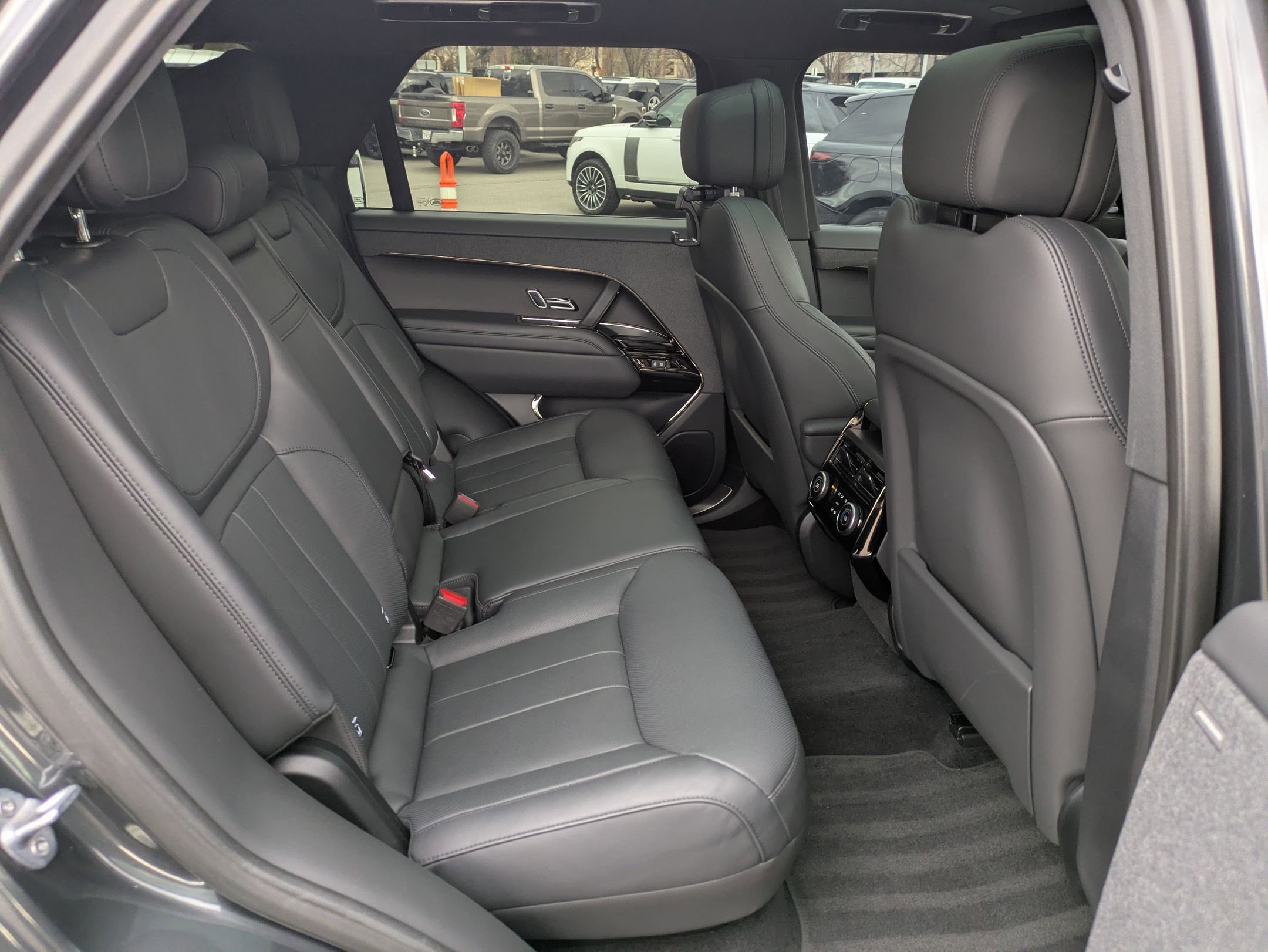 Used 2023 Land Rover Range Rover Sport SE Dynamic image 31