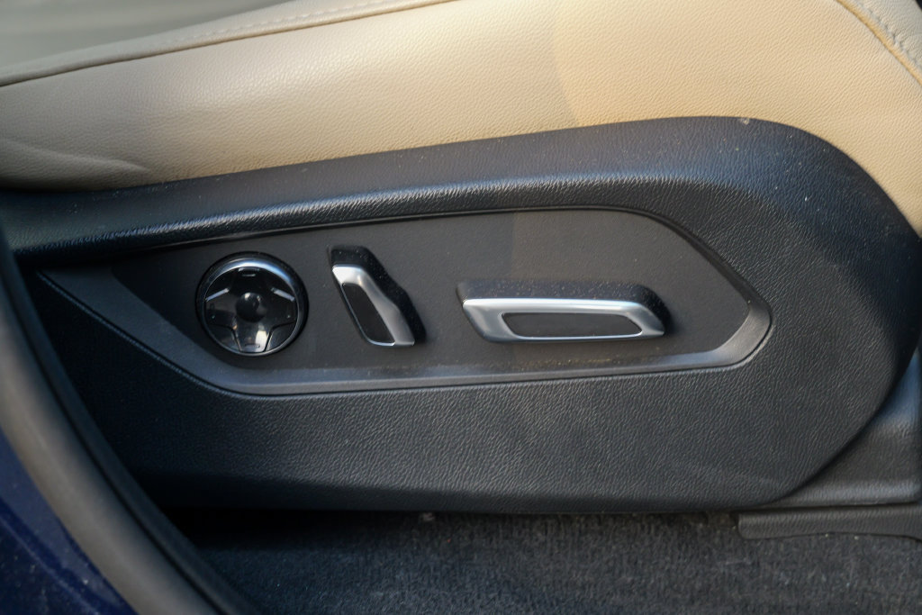 Used 2023 Acura MDX SH-AWD image 40