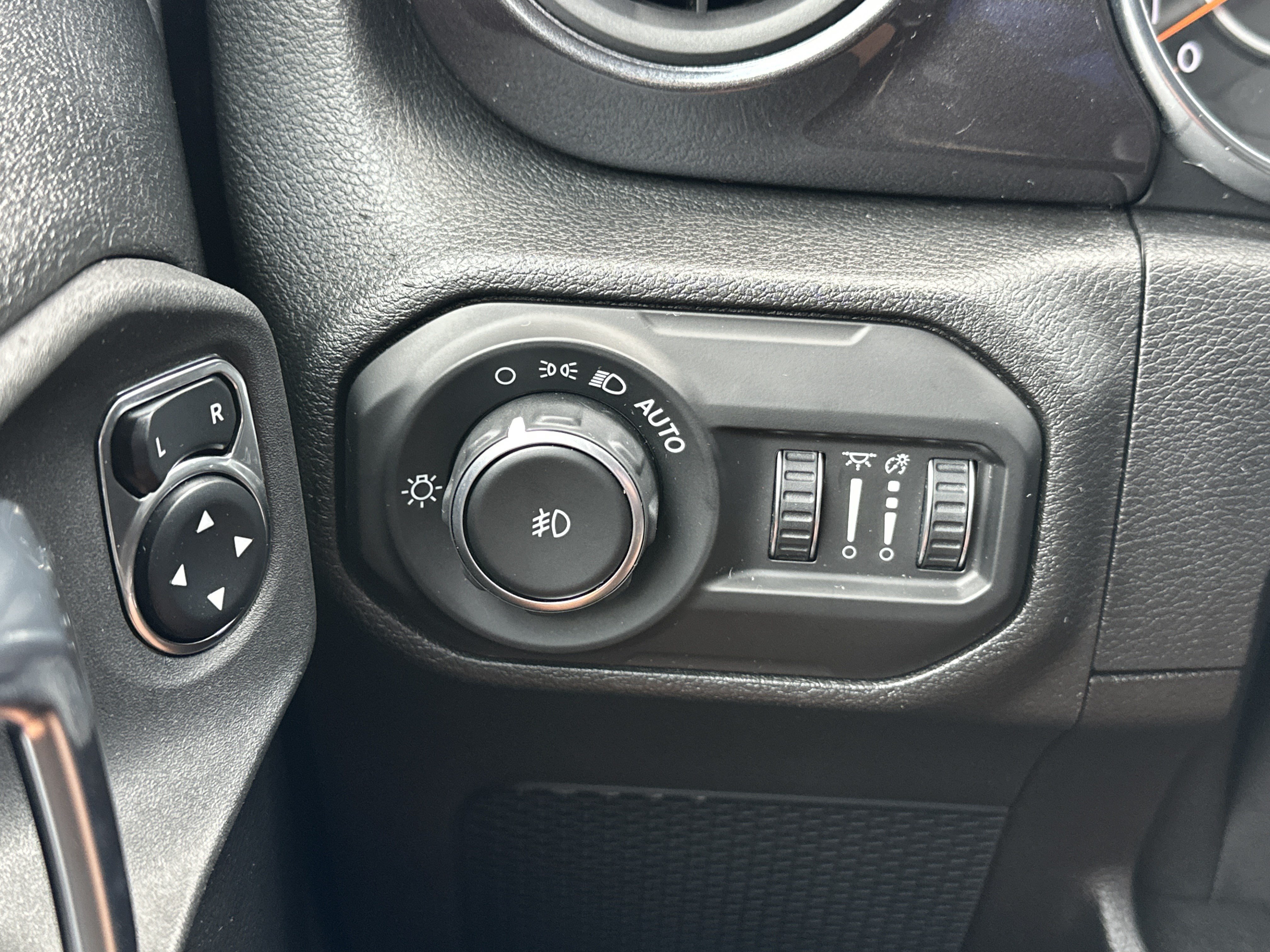 Used 2021 Jeep Wrangler Unlimited Sport AWD/4WD image 28