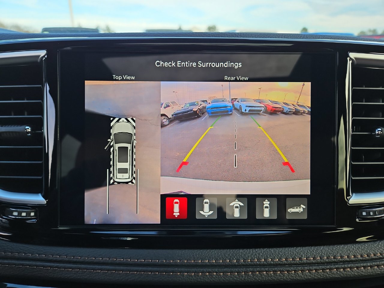 New 2026 Chrysler Pacifica Pinnacle w/ Trailer Tow Group FWD image 29