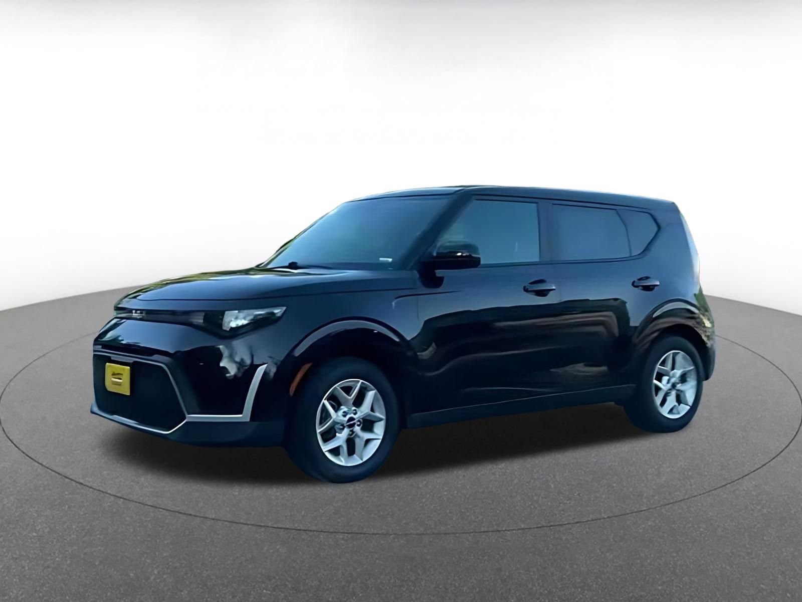 Used 2025 Kia Soul LX w/ LX Technology Package FWD image 4