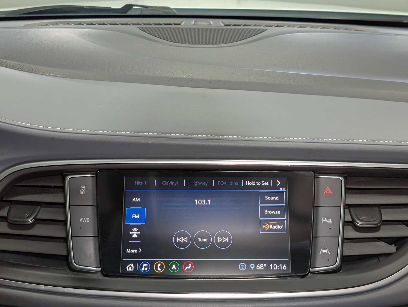 Certified 2020 Buick Enclave Premium w/ Sun and Sites Package AWD/4WD image 19