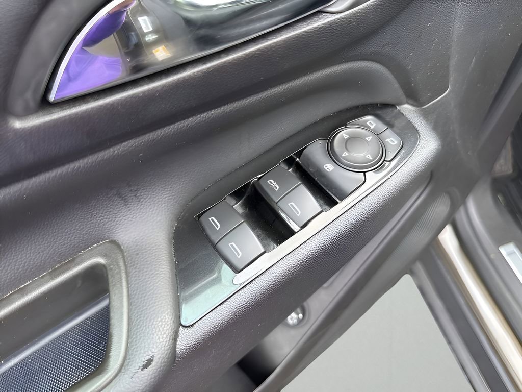 Used 2024 Chevrolet Equinox Premier image 23