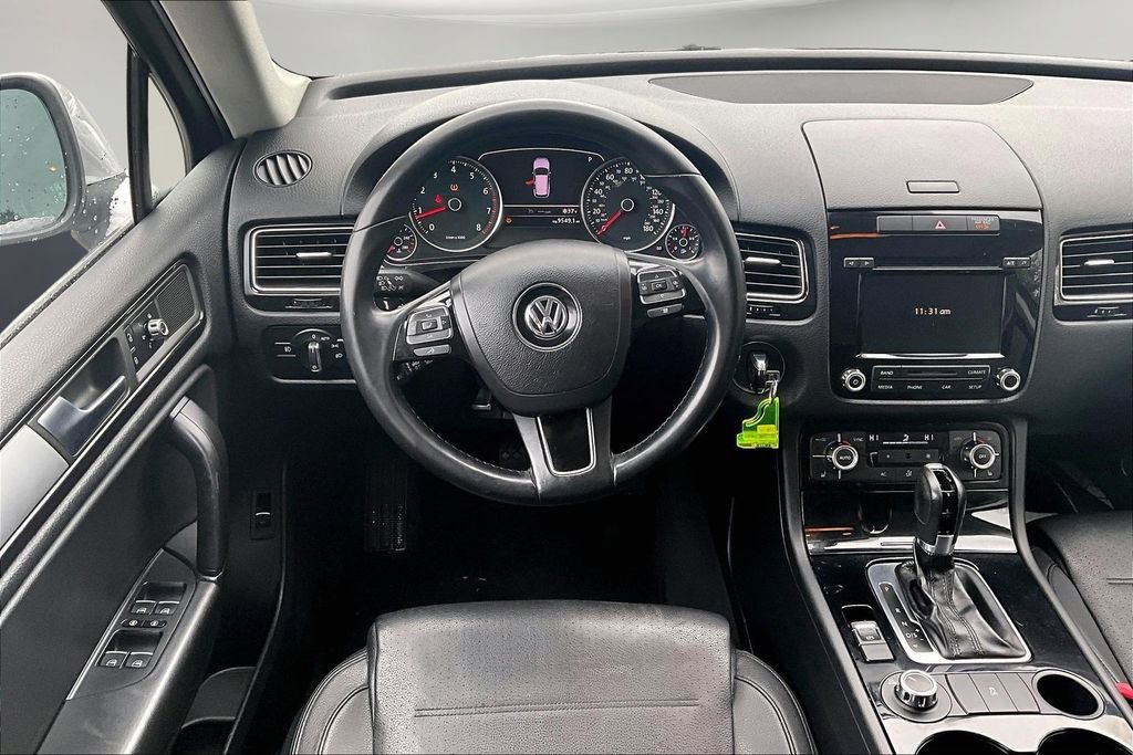 Used 2013 Volkswagen Touareg VR6 image 9
