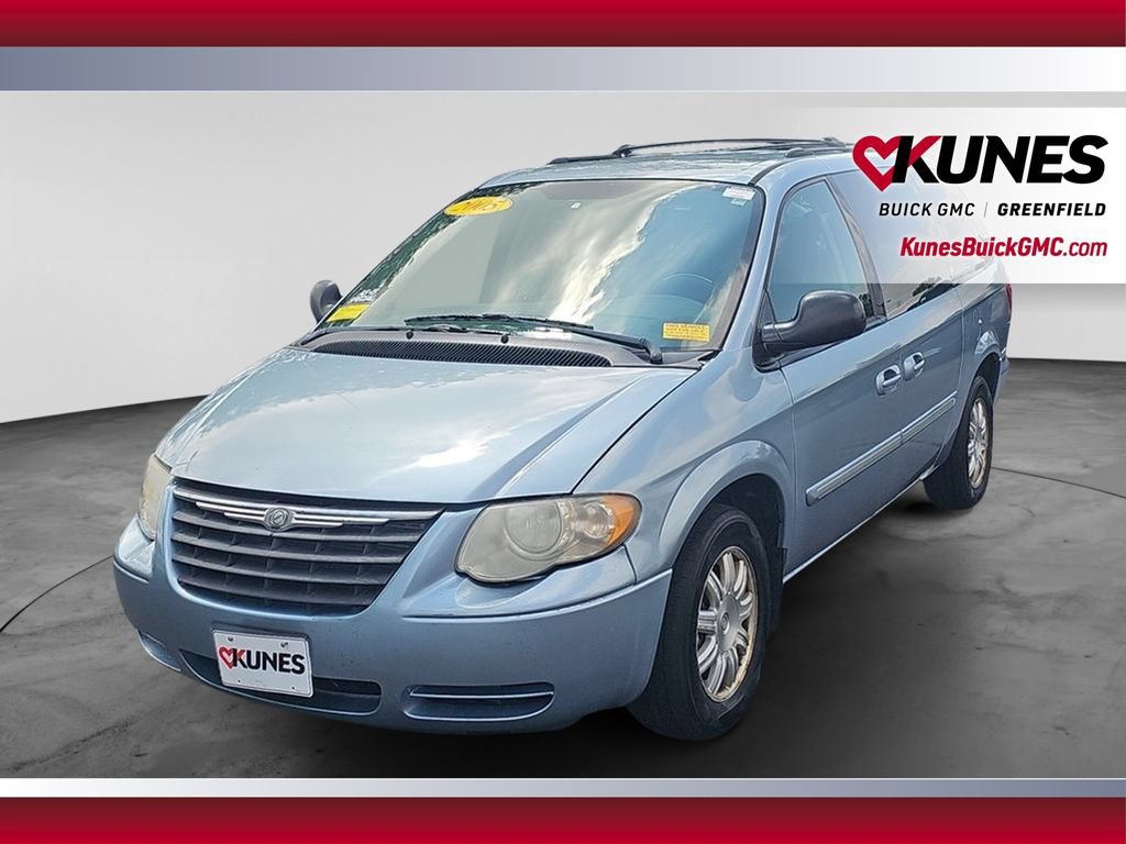 Used 2005 Chrysler Town & Country Touring w/ Leather Interior Group FWD image 5