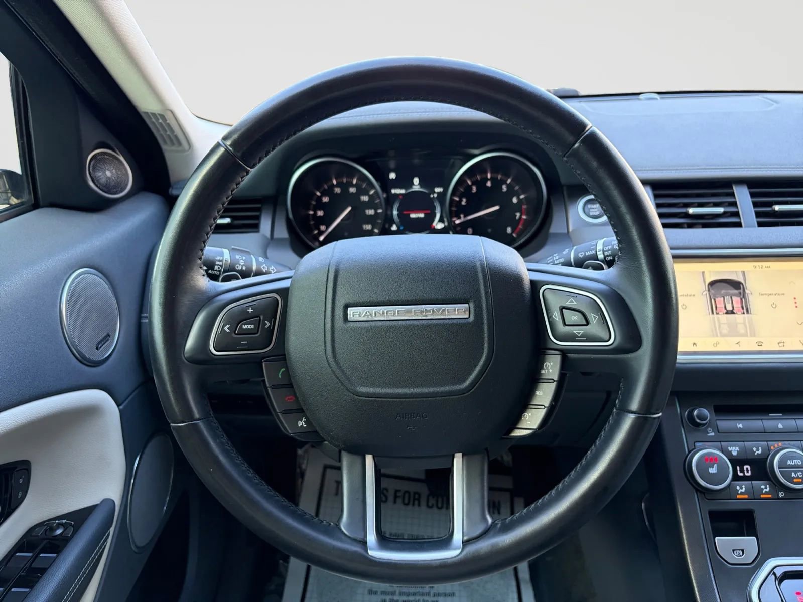 Used 2019 Land Rover Range Rover Evoque SE Premium image 27