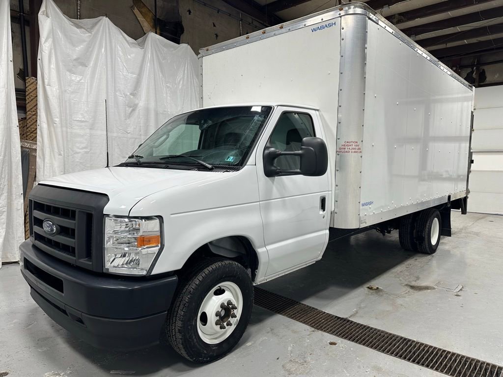 Used 2024 Ford E-350 and Econoline 350 Super Duty image 3