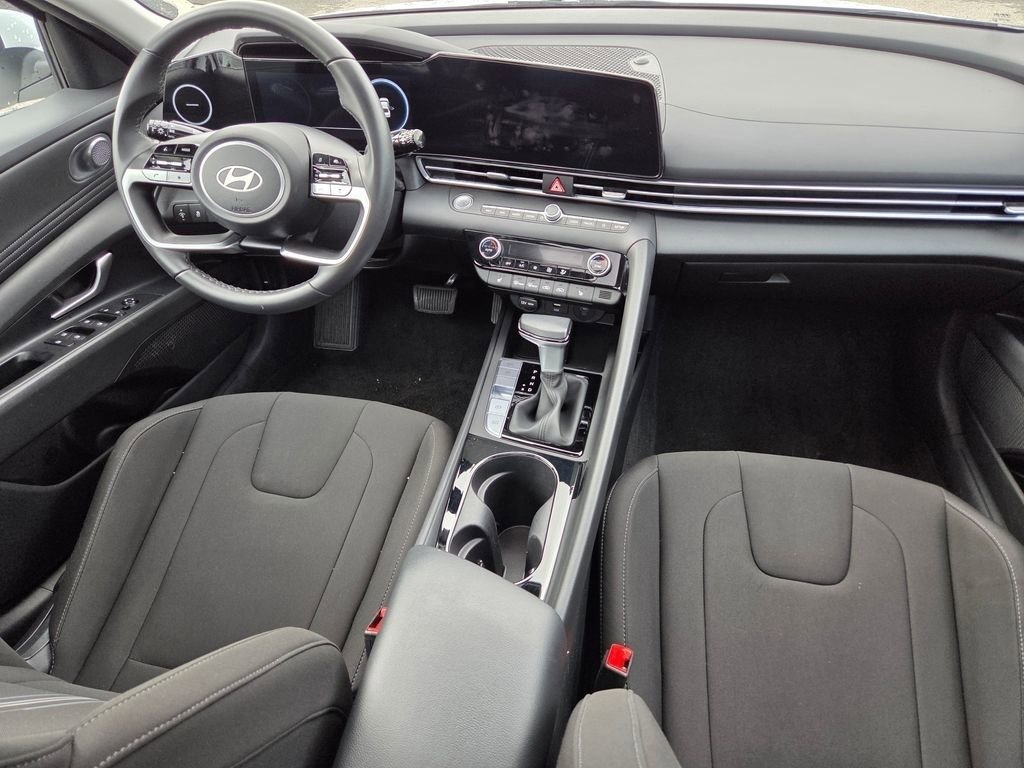 Used 2025 Hyundai Elantra SEL FWD image 31