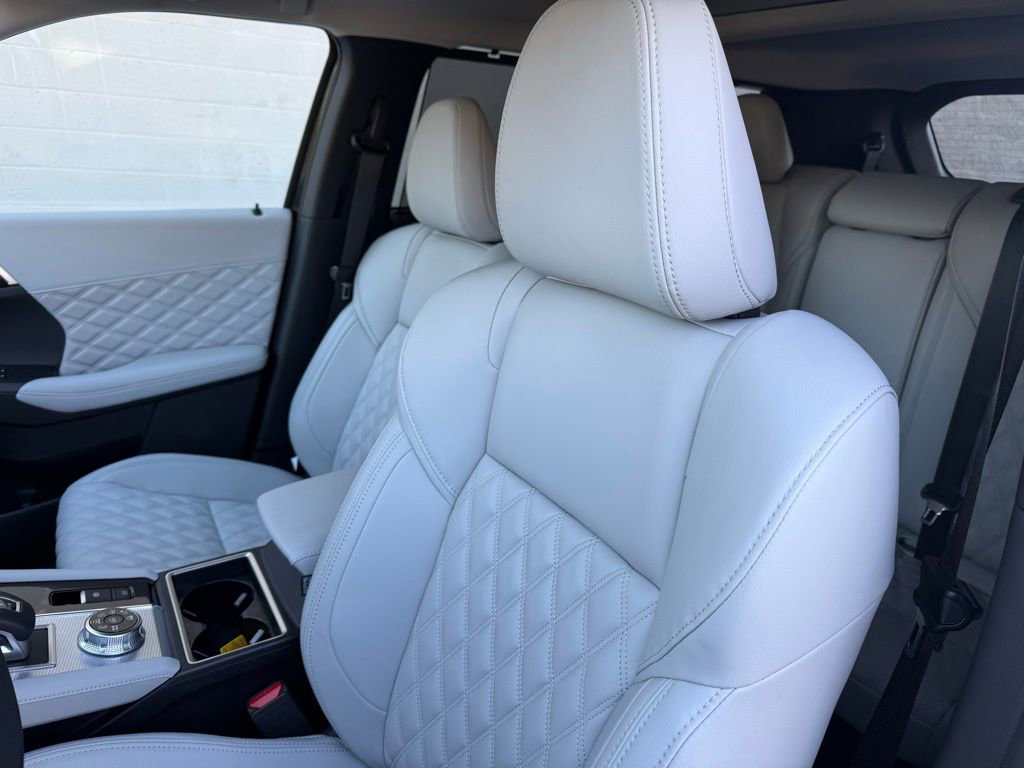 New 2025 Mitsubishi Outlander SEL image 21