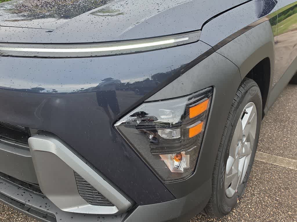 New 2027 Hyundai Kona SE FWD image 11
