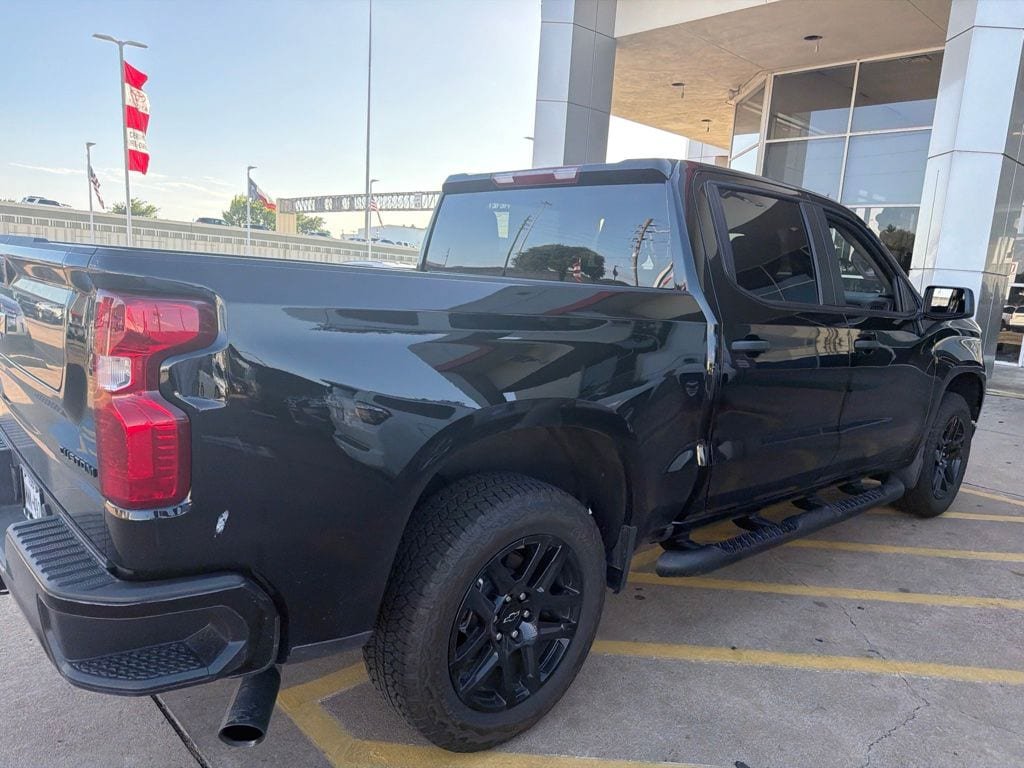 Used 2026 Chevrolet Silverado 1500 Custom w/ Turbomax Blackout Package RWD image 3