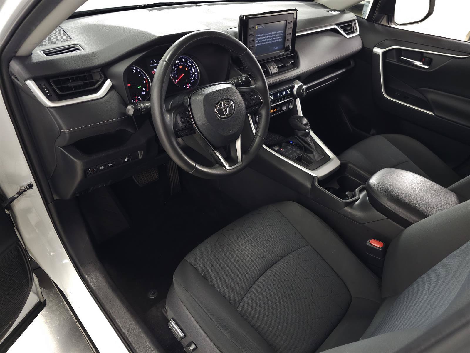 Used 2020 Toyota RAV4 XLE w/ XLE Grade Weather Package AWD/4WD image 14